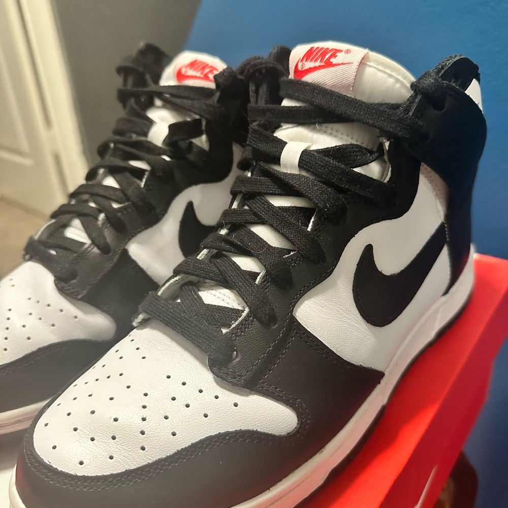 Nike Women Dunk High Black and White Sneakers (Gentle Worn) Size 9